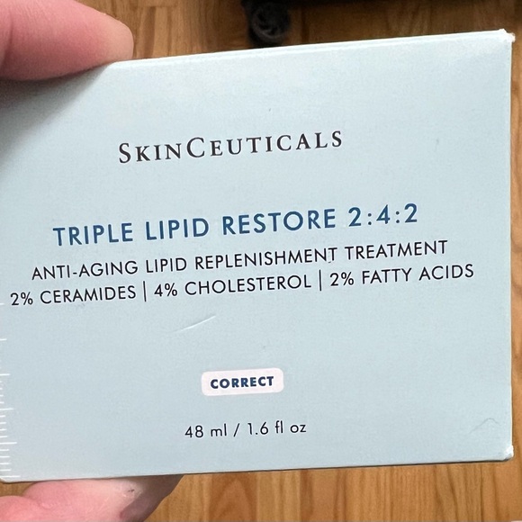 SkinCeuticals Triple Lipid Restore 2:4:2 - Picture 3 of 3